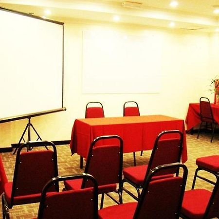 Adel Hotel Putatan Luaran gambar