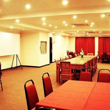 Adel Hotel Putatan Luaran gambar