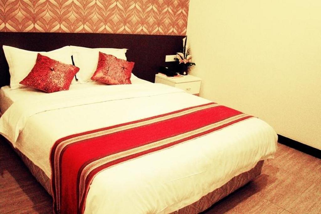 Adel Hotel Putatan Bilik gambar