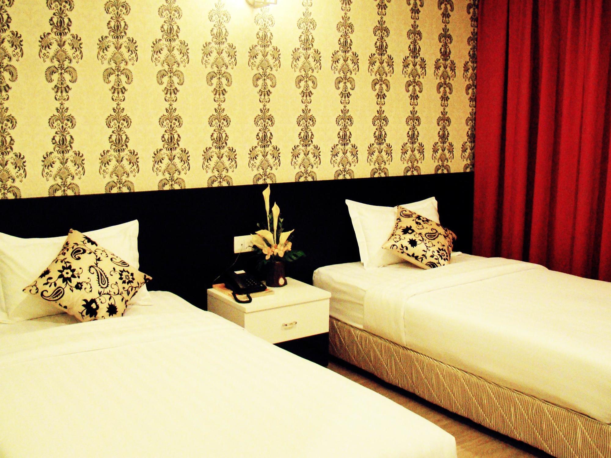 Adel Hotel Putatan Luaran gambar