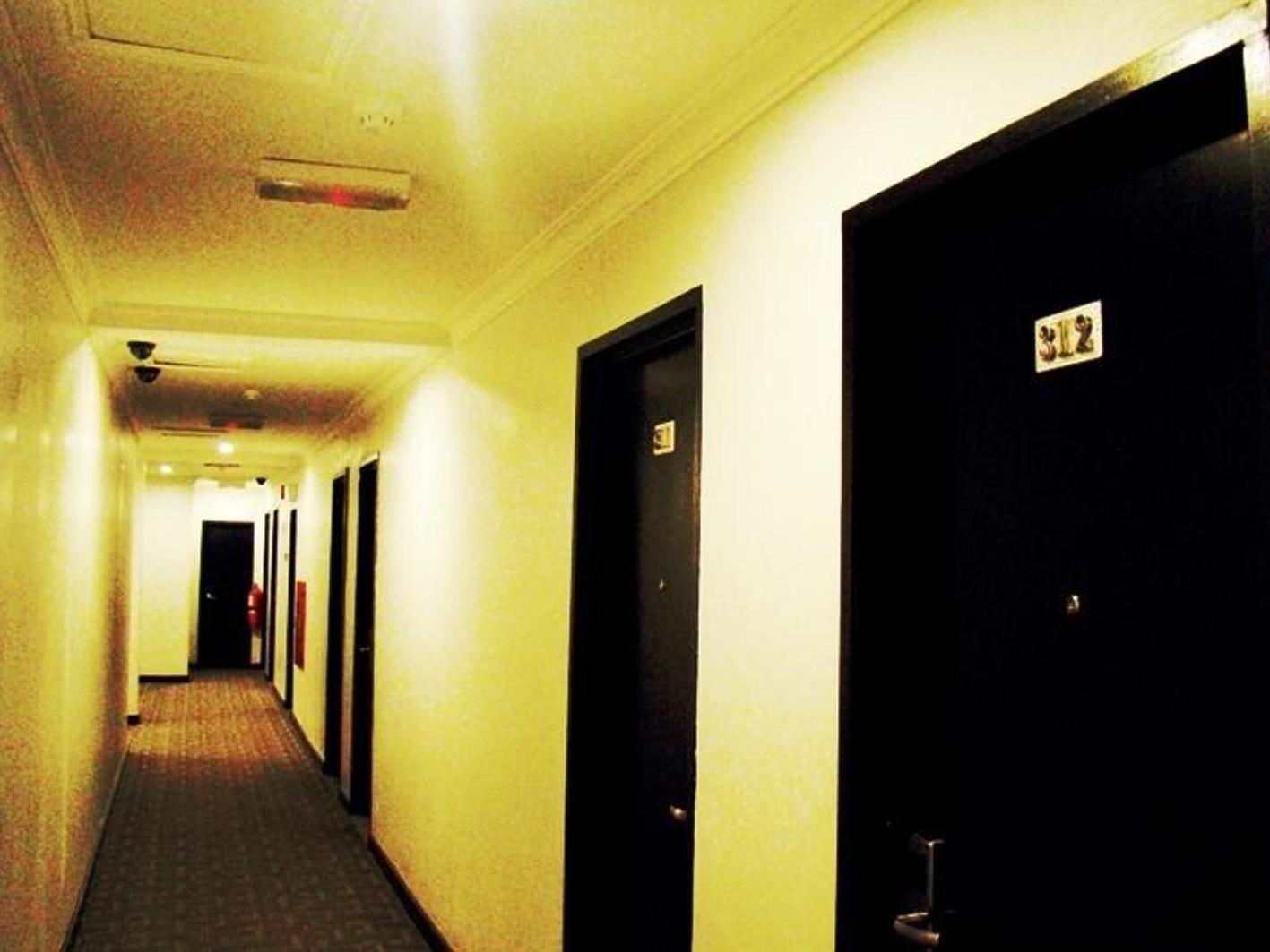 Adel Hotel Putatan Luaran gambar