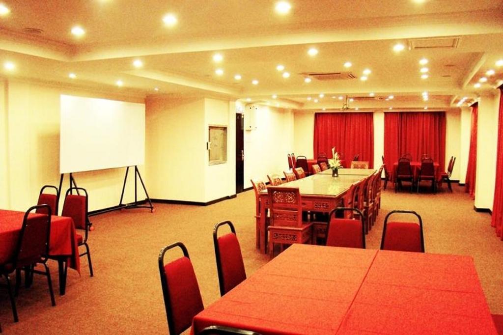 Adel Hotel Putatan Luaran gambar