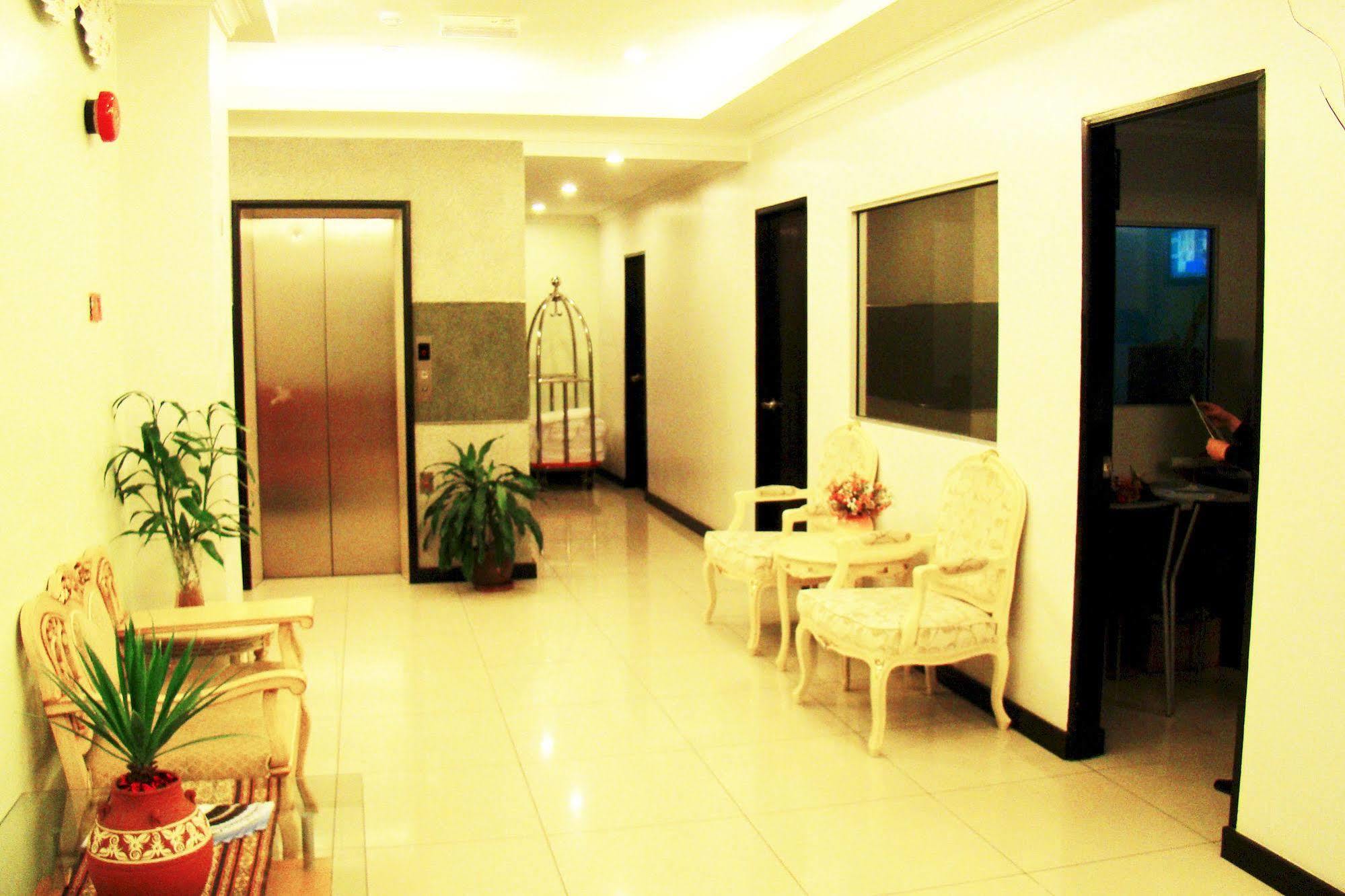 Adel Hotel Putatan Luaran gambar