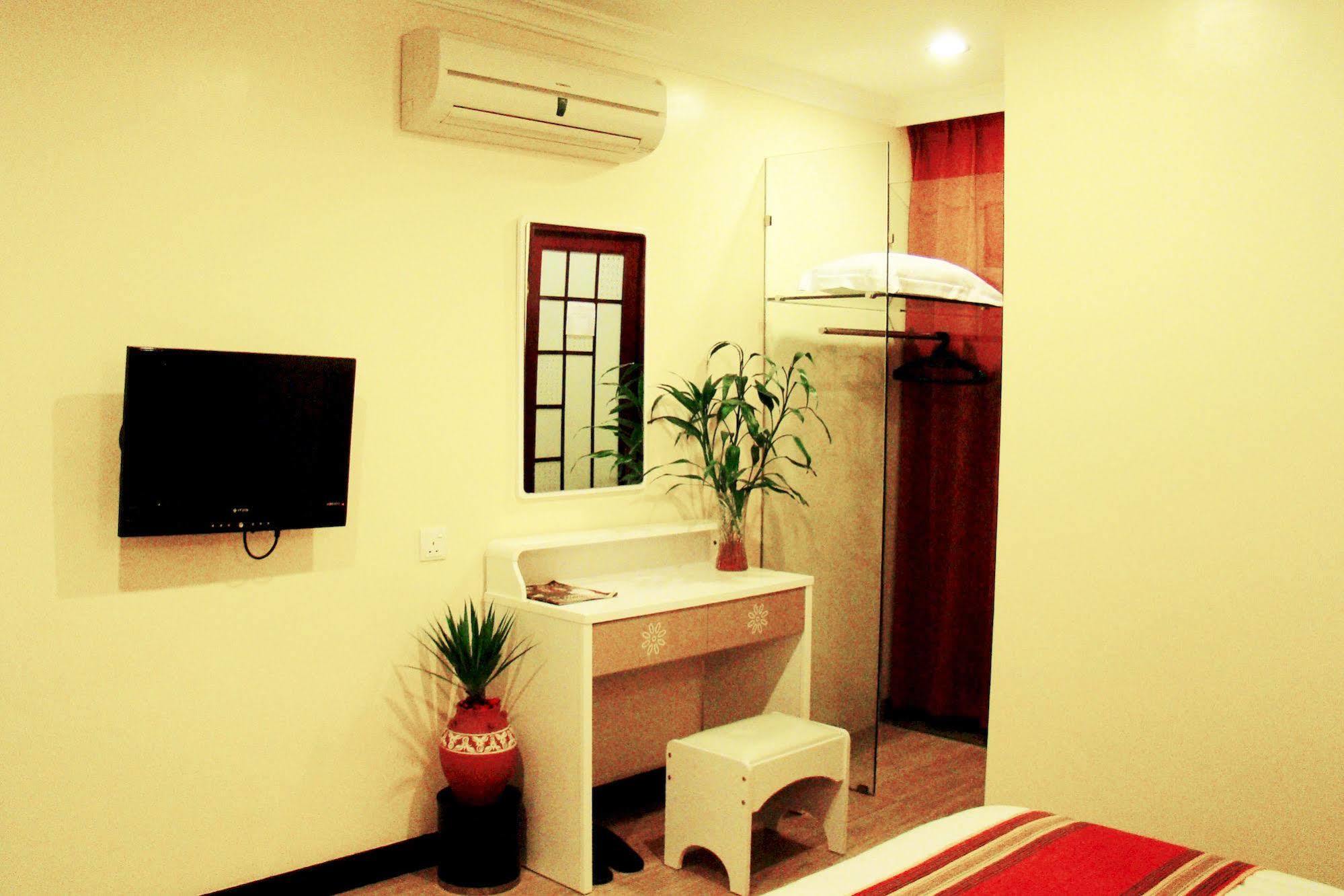 Adel Hotel Putatan Luaran gambar