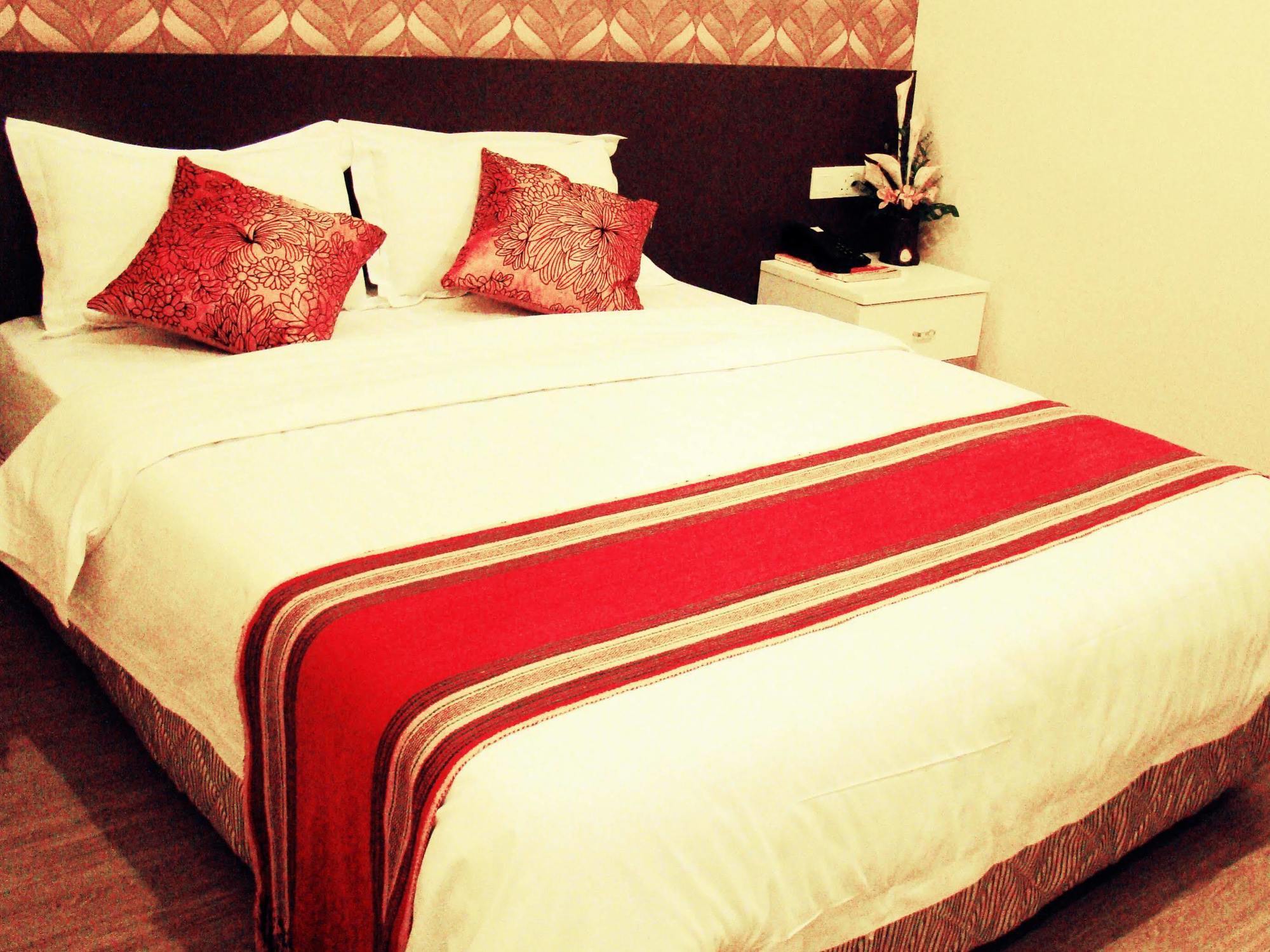 Adel Hotel Putatan Luaran gambar