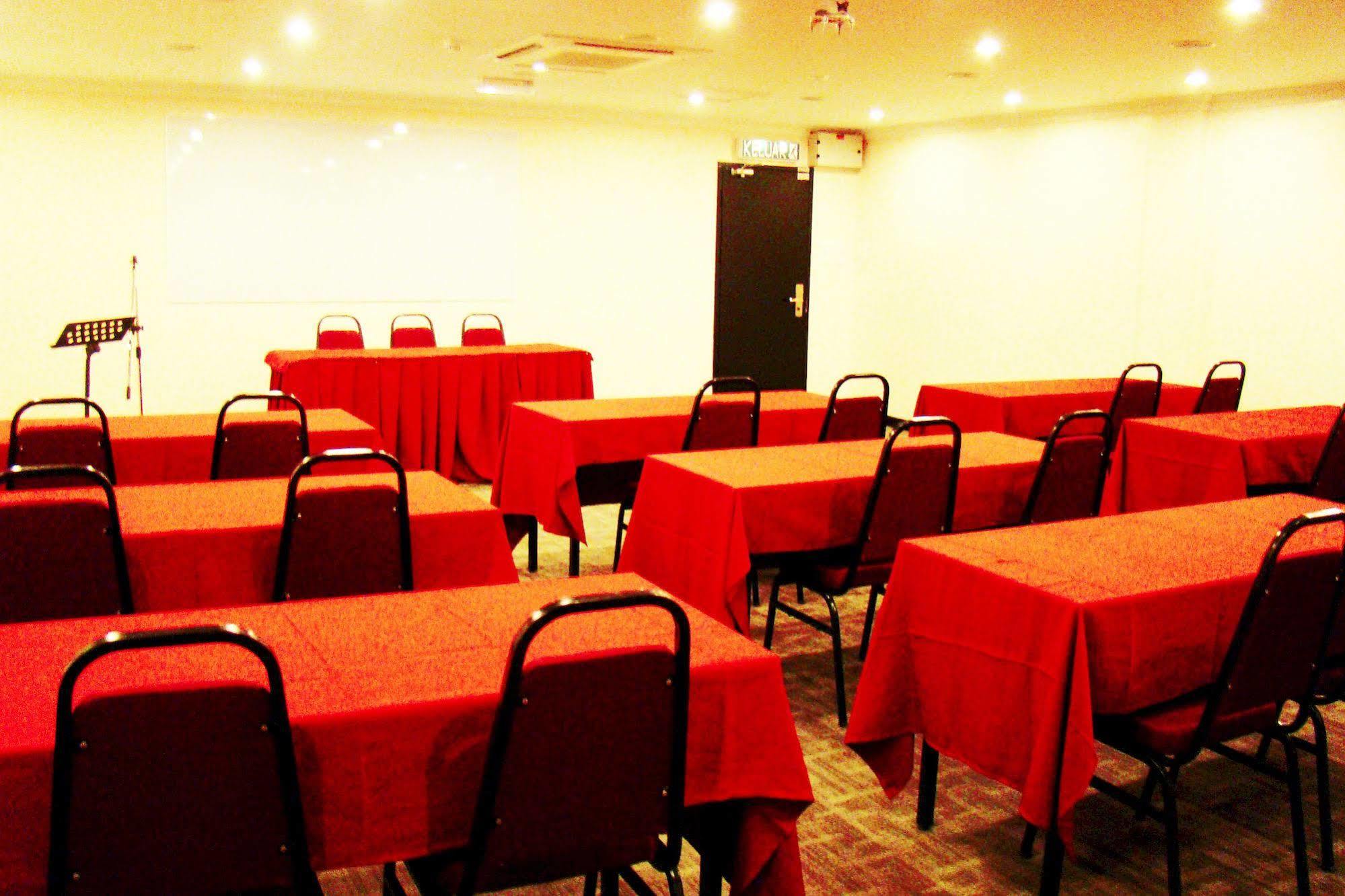 Adel Hotel Putatan Luaran gambar