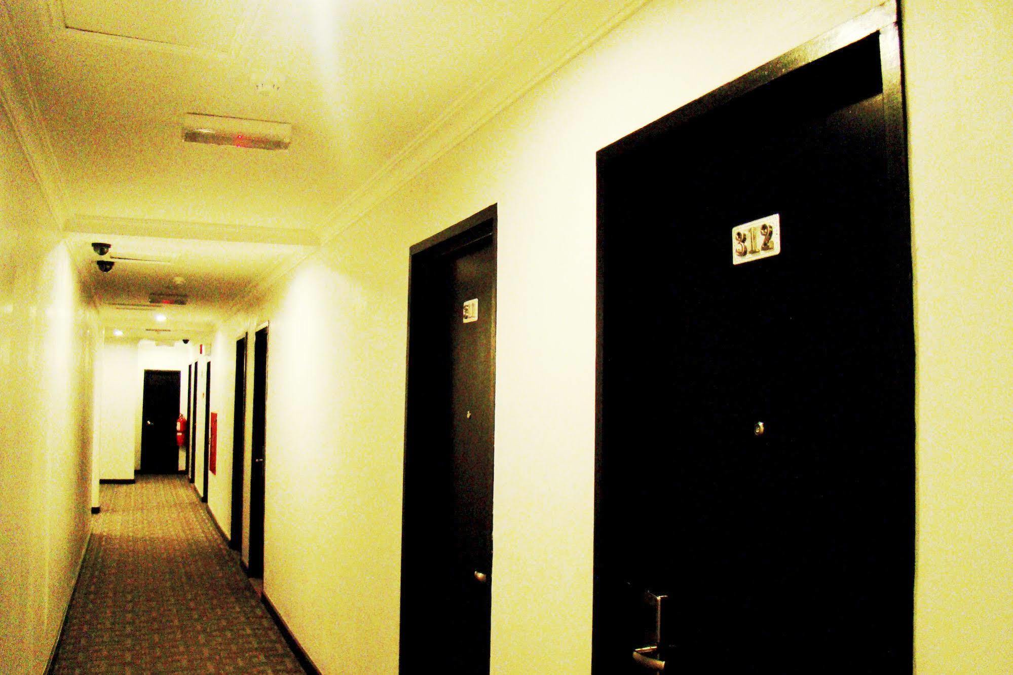 Adel Hotel Putatan Luaran gambar